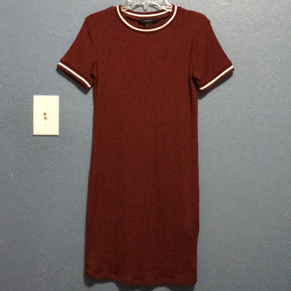 RIBBED MAROON CURVY DRESS